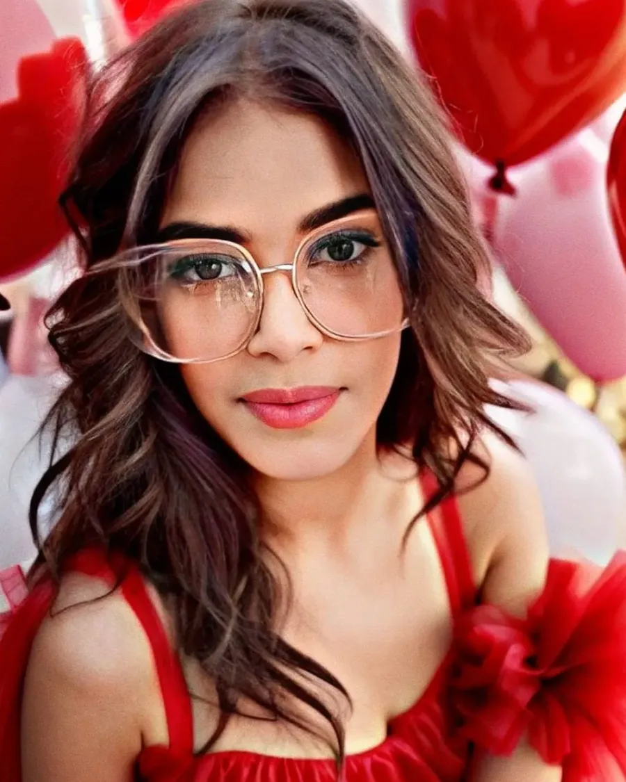 Myra Sen, verified companion in AB Road